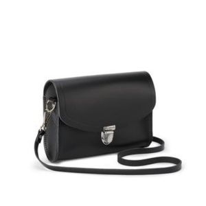 The cambridge satchel push lock purse in black